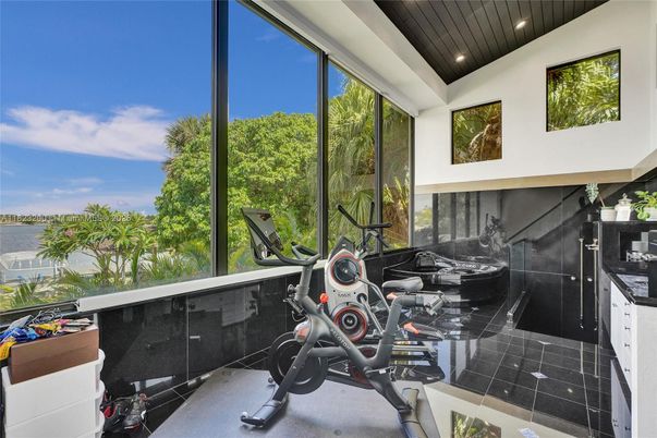 Fitness Equipment, Interior, Recessed Lighting, Water