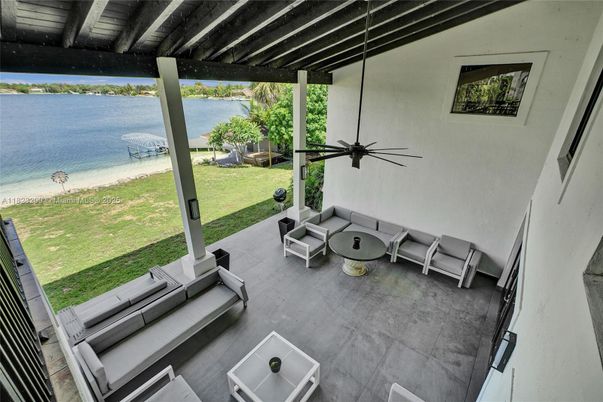 Interior, Sun Room, Water
