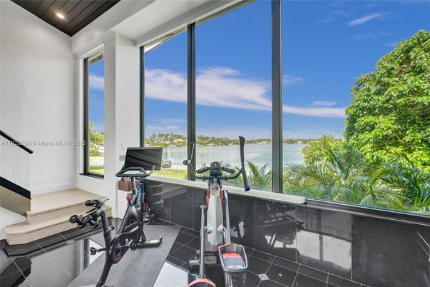 Fitness Equipment, Interior, Recessed Lighting, Water