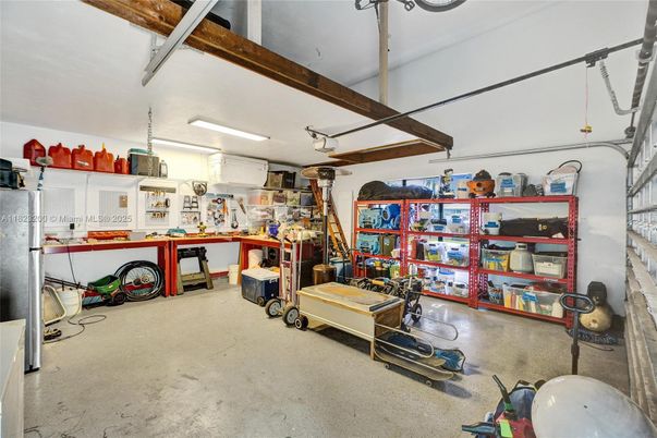 Garage, Interior, Wooden Beams