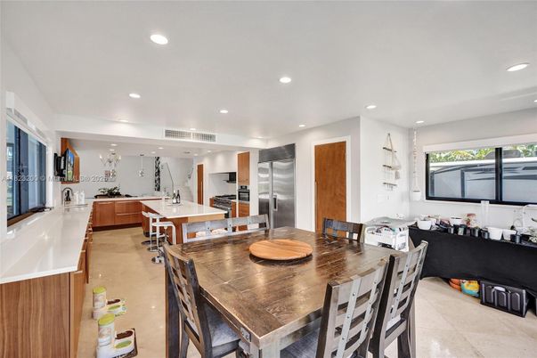 Dining room, Interior, Kitchen, Recessed Lighting, Stainless Steel Appliances