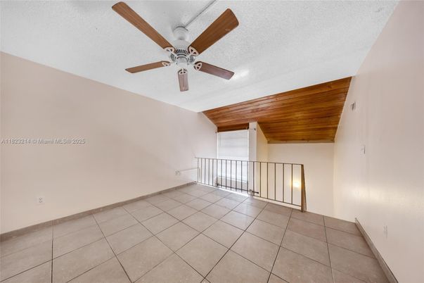 Empty room, Interior, Recessed Lighting, Wooden Ceilings