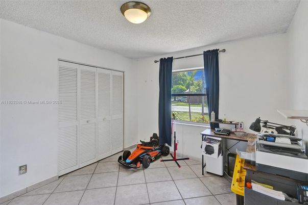 Home Office, Interior