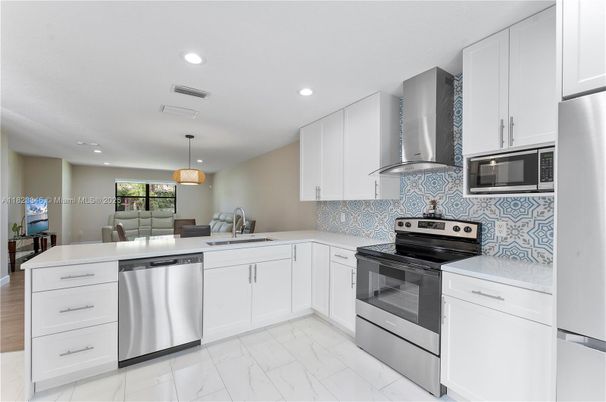 Dining room, Interior, Kitchen, Marble, Pendant Lights, Recessed Lighting, Stainless Steel Appliances