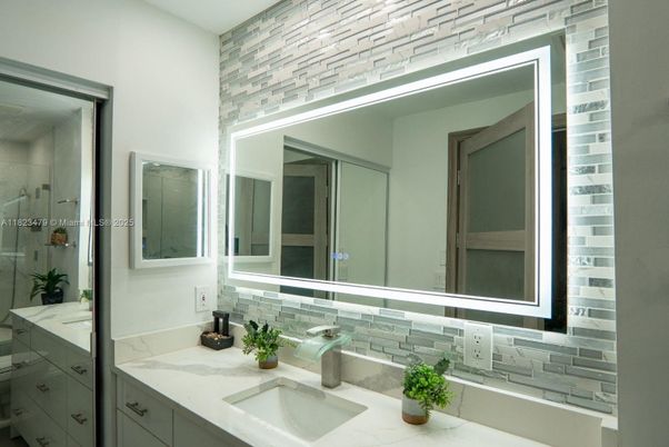 Bathroom, Dual Sink Vanities, Interior