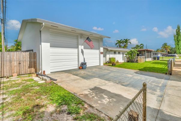 Detached Garage, Exterior