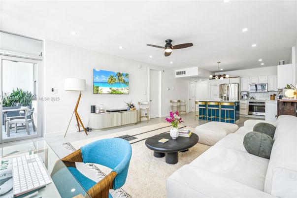 Interior, Kitchen, Living room, Pendant Lights, Recessed Lighting, Stainless Steel Appliances