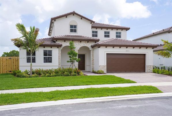 Attached, Exterior, Facade, Mediterranean