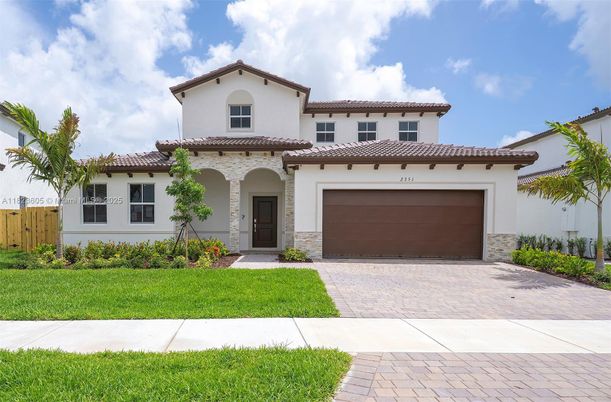 Attached, Exterior, Facade, Mediterranean