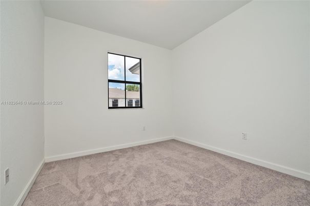 Empty room, Interior