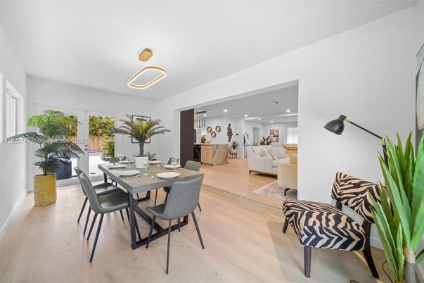 Dining room, Interior, Living room, Pendant Lights, Recessed Lighting, Wood Texture Flooring