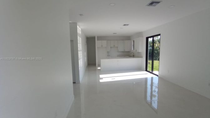 Empty room, Interior, Kitchen, Recessed Lighting