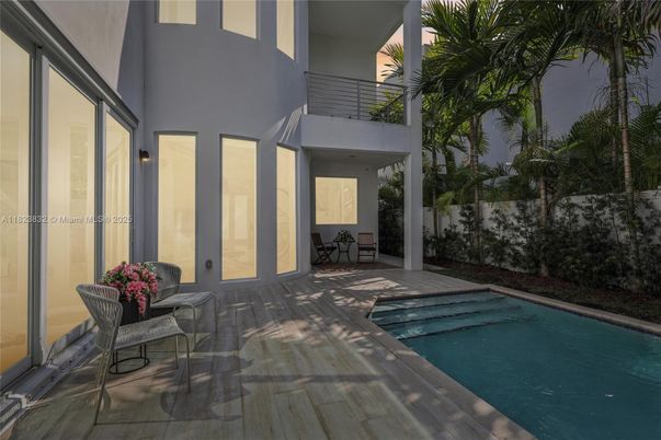 Exterior, Pool