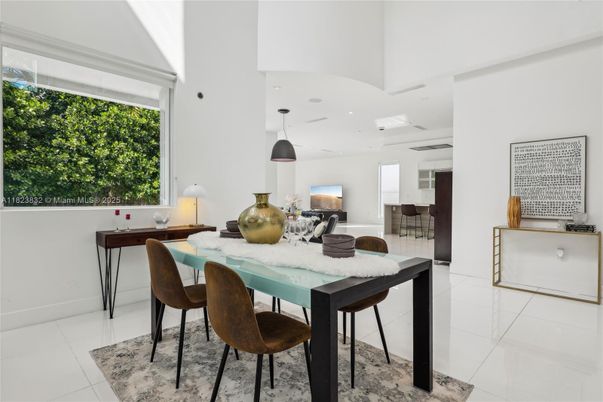 Dining room, Interior, Pendant Lights, Recessed Lighting