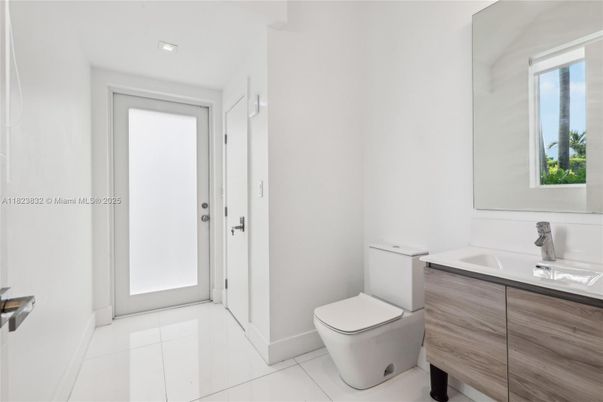 Bathroom, Interior, Recessed Lighting