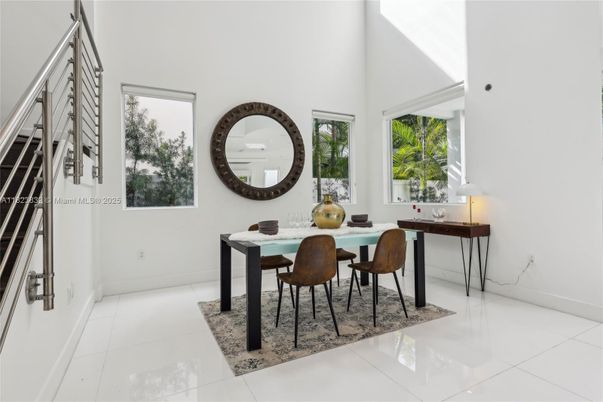 Dining room, Interior