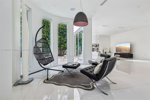Interior, Living room, Pendant Lights, Recessed Lighting