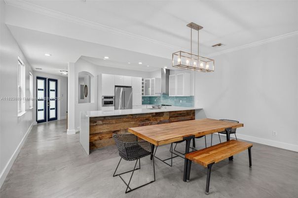 Dining room, Interior, Kitchen, Pendant Lights, Recessed Lighting, Stainless Steel Appliances