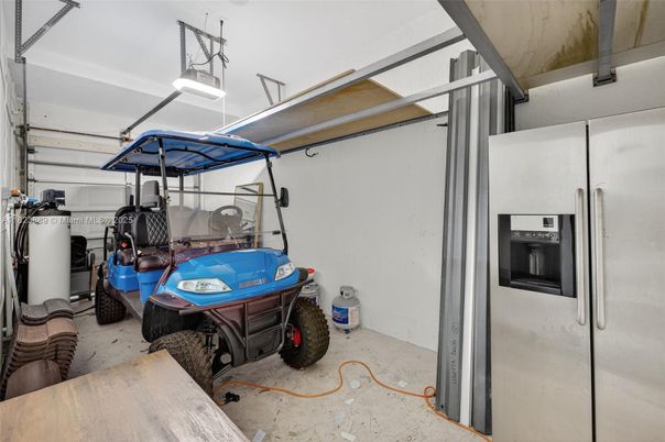 Garage, Interior