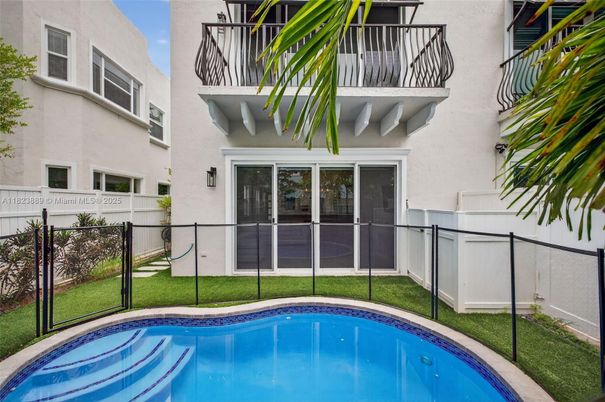 Exterior, Pool