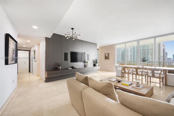 Dining room, Interior, Living room, Pendant Lights, Recessed Lighting