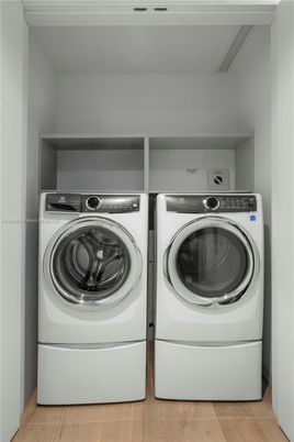Interior, Utility Closets, Washer, Wood Texture Flooring