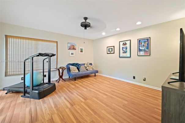 Fitness Equipment, Interior, Recessed Lighting, Wood Texture Flooring