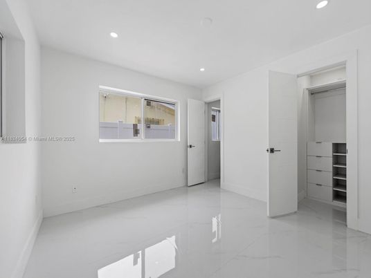 Empty room, Interior, Marble, Recessed Lighting