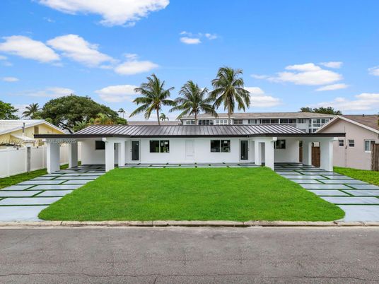 Backyard, Exterior, Facade, Ranch