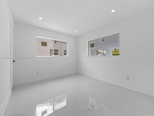 Empty room, Interior, Marble, Recessed Lighting