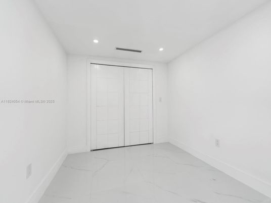 Empty room, Interior, Marble, Recessed Lighting