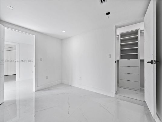 Empty room, Interior, Marble, Recessed Lighting, Walk-in Closets