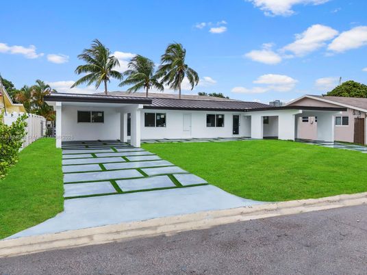 Backyard, Exterior, Facade, Ranch