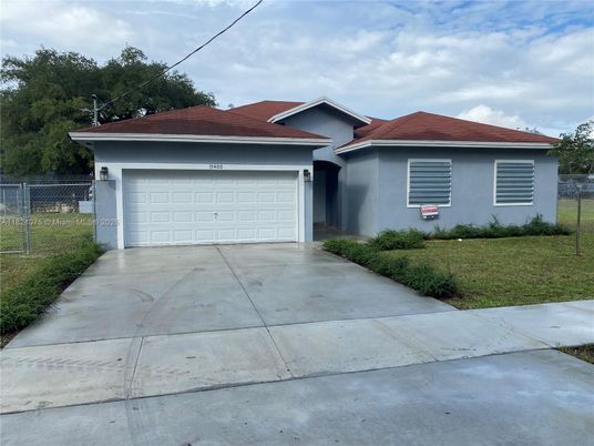 Attached, Exterior, Facade, Ranch