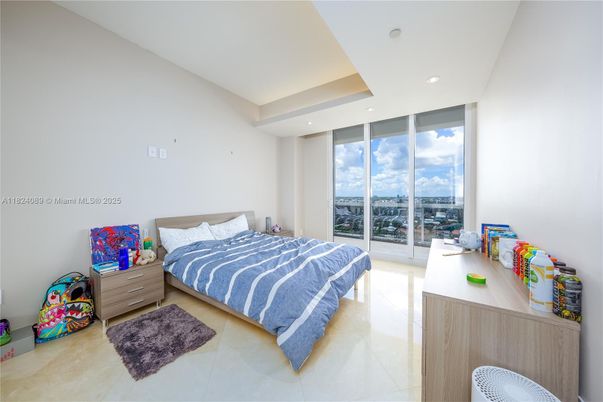 Bedroom, Interior, Recessed Lighting, Water