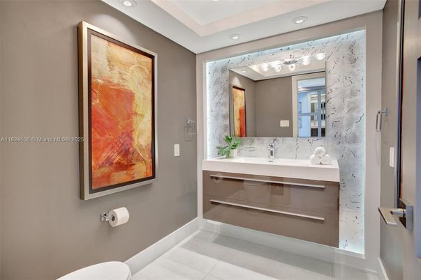 Bathroom, Interior, Recessed Lighting