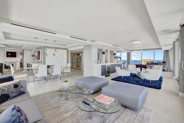 Dining room, Interior, Living room, Pendant Lights, Recessed Lighting, Water