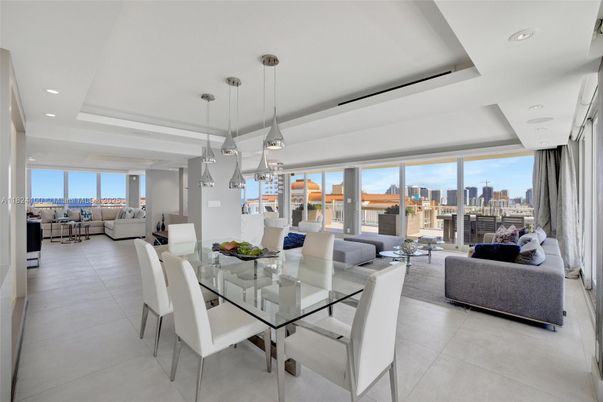 Dining room, Interior, Living room, Pendant Lights, Recessed Lighting
