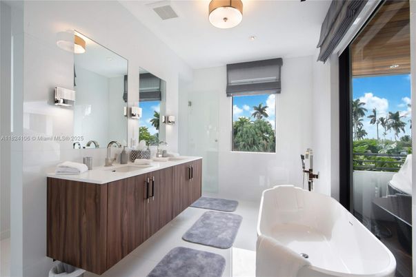 Bathroom, Dual Sink Vanities, Free Standing Baths, Interior, Recessed Lighting