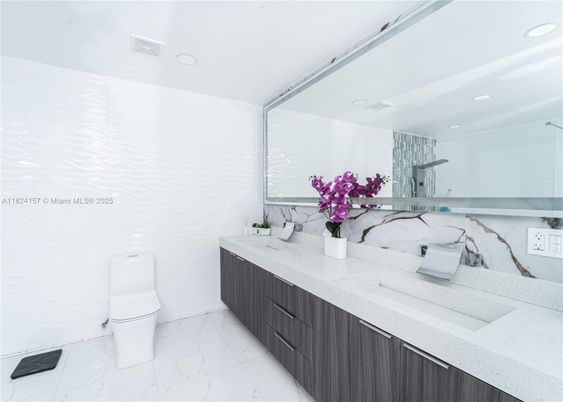 Bathroom, Interior, Marble, Recessed Lighting