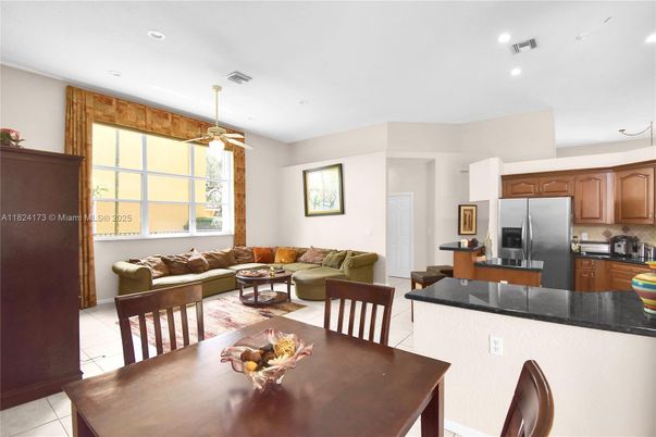 Dining room, Interior, Kitchen, Living room, Pendant Lights, Recessed Lighting, Stainless Steel Appliances