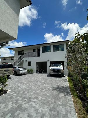 Exterior, Facade, Modern