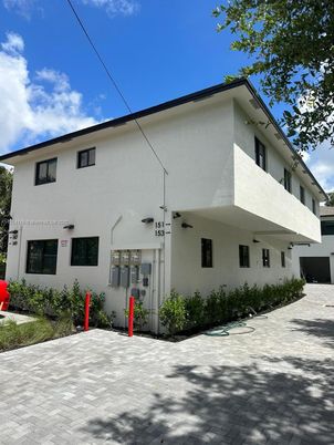 Exterior, Facade, Farmhouse