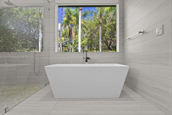 Bathroom, Free Standing Baths, Interior