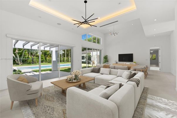Interior, Living room, Pendant Lights, Recessed Lighting