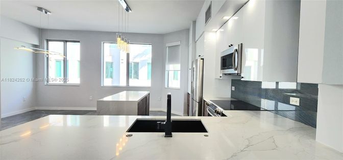 Chandelier, Interior, Kitchen, Marble, Pendant Lights
