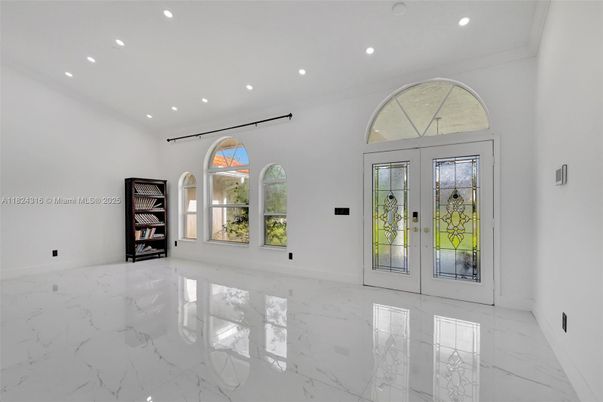 Empty room, Interior, Marble, Recessed Lighting
