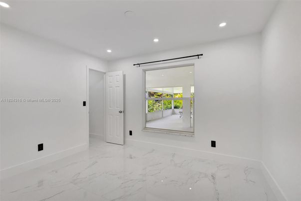 Empty room, Interior, Marble, Recessed Lighting