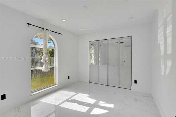 Empty room, Interior, Marble, Recessed Lighting