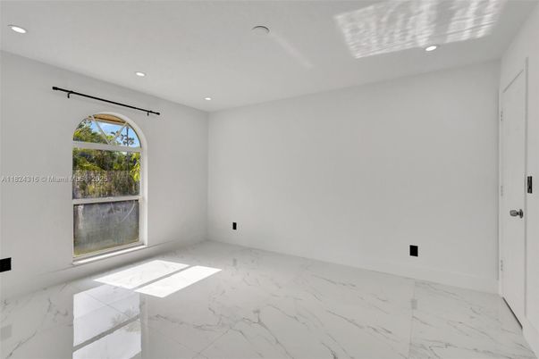 Empty room, Interior, Marble, Recessed Lighting